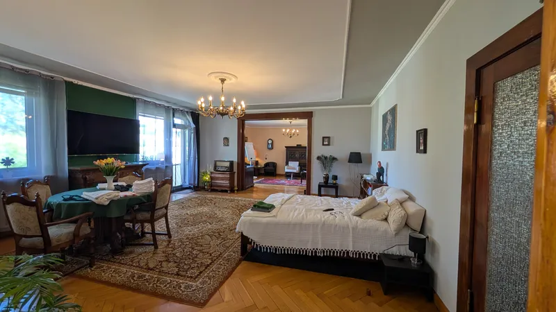 4,5-Zi.-Traumwohnung mit 147 m², EBK, großem Balkon, Doppelgarage & Keller, WG-geeignet — photo 1
